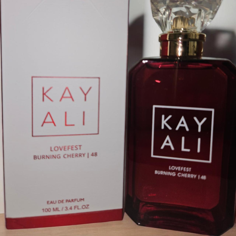 Kayali Lovefest Burning Cherry Kayali Lovefest Burning Cherry